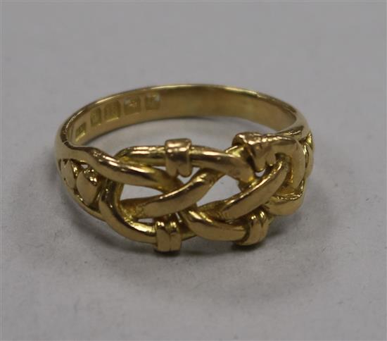 A George V 18ct gold knot ring, size Z.